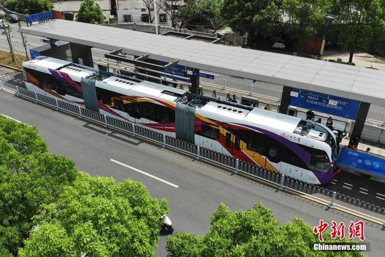 全球首条智能轨道快运系统试运行 无人驾驶时代的城市交通新突破
