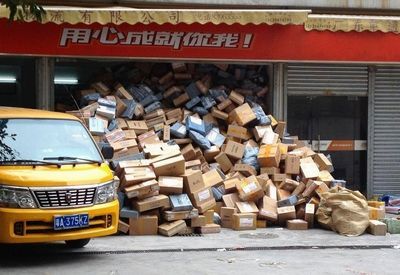 双十一致快递爆仓 天猫首次包飞机送快递
